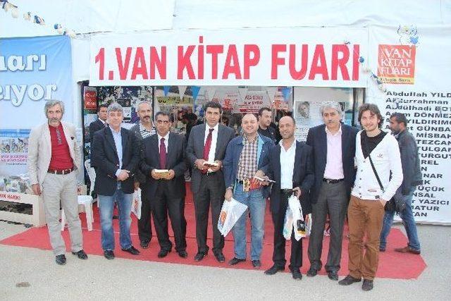 Mirza Nadiroğlu’ndan Kitap Fuarı’na Ziyaret