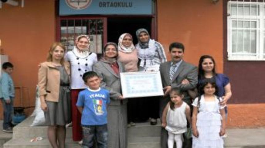 &Ouml;ğrenciler 25 Bin Mavi Kapak Topladı