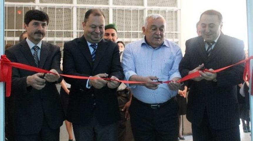 Ak&ccedil;aova Ortaokulu 3. Geleneksel Sergisini A&ccedil;tı