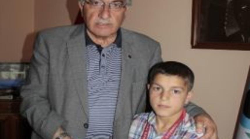 Başkan Ziyrek Minik G&uuml;reş&ccedil;iyi Kutladı