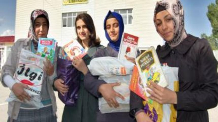 Liseli &Ouml;ğrenciler, K&ouml;y Okulları I&ccedil;in 2 Bin 350 Kitap Topladı