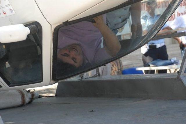 Turistler Emniyet Kemeri Sim&uuml;lat&ouml;r&uuml;n&uuml; Test Etti 2