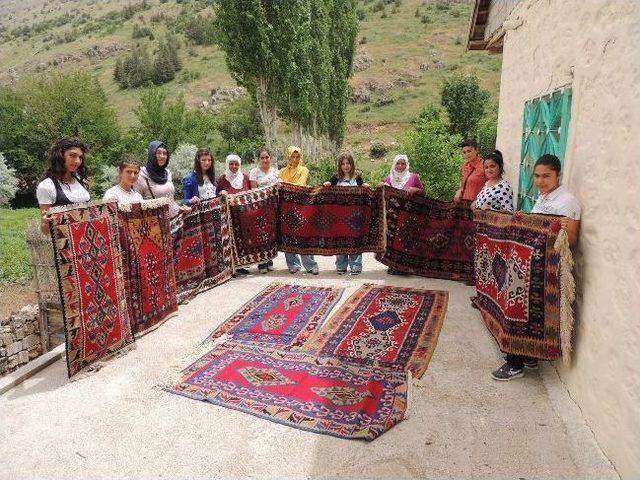 Kilim Defilesi Göz Kamaştırdı