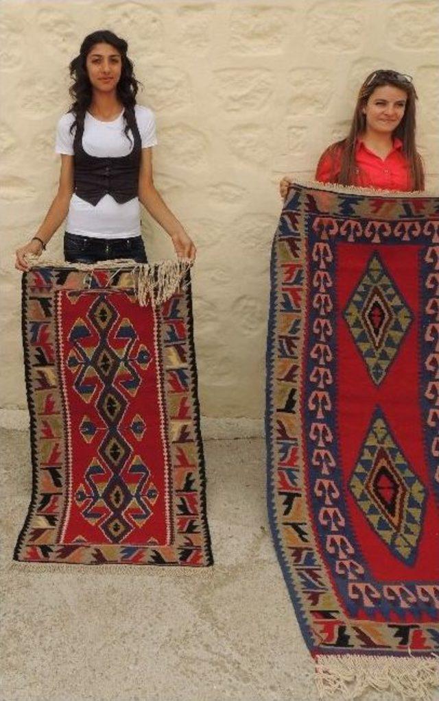 Kilim Defilesi Göz Kamaştırdı