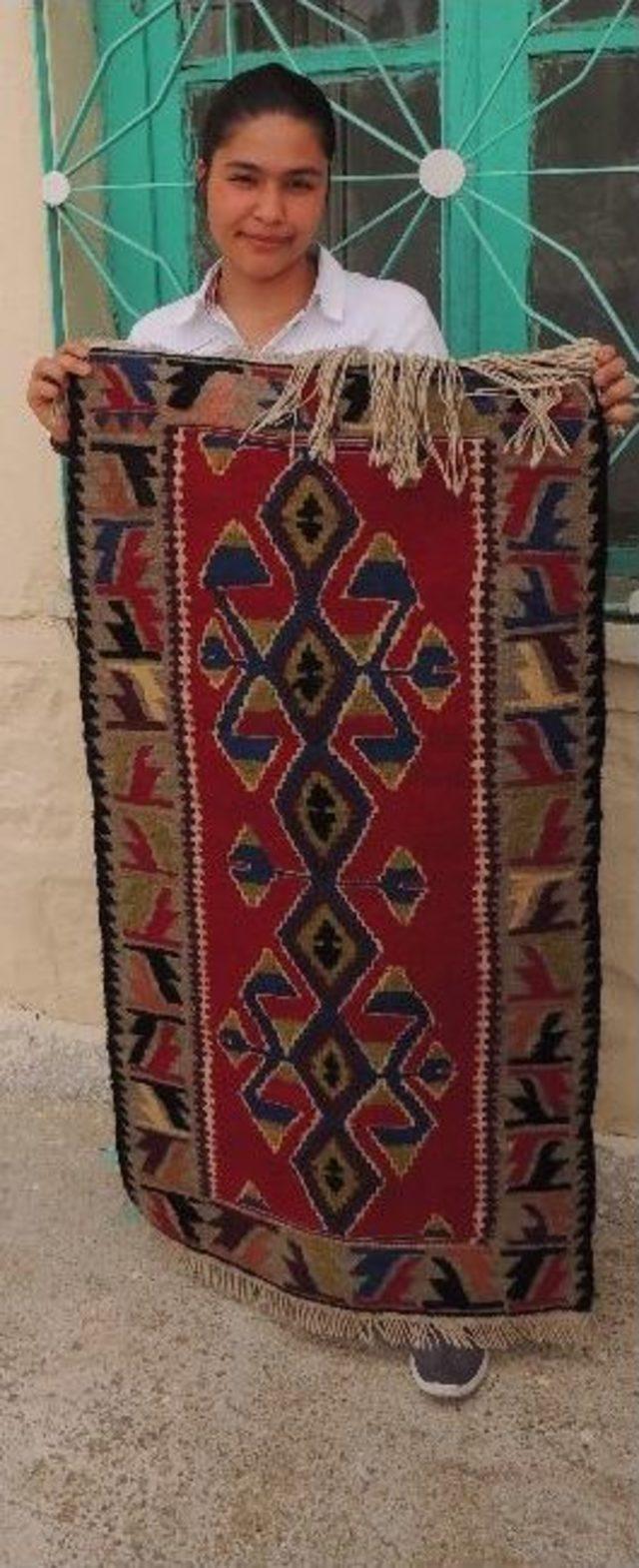 Kilim Defilesi Göz Kamaştırdı