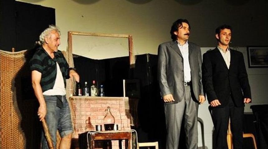 Tosya&rsquo;da Tiyatro Sevgisi Salona Sığmadı