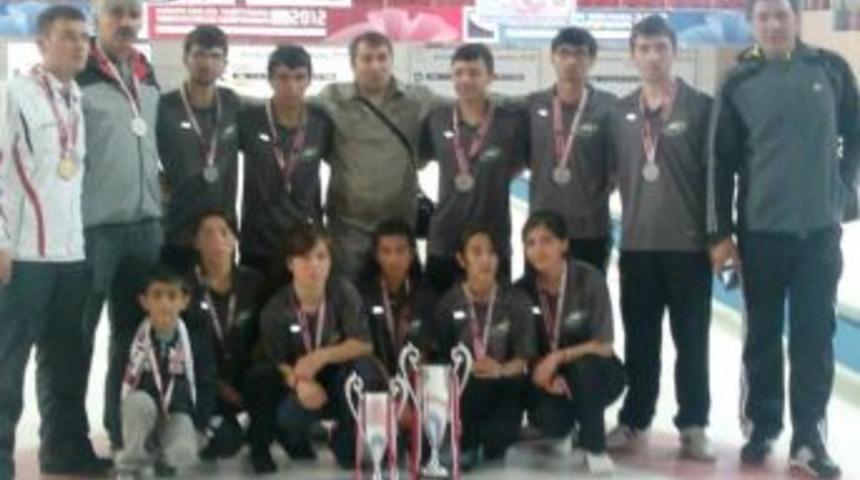 Narmanspor Bayan Buz Hokeyi Takımından Sonra 2 Kupa Da Curling Takımlarından