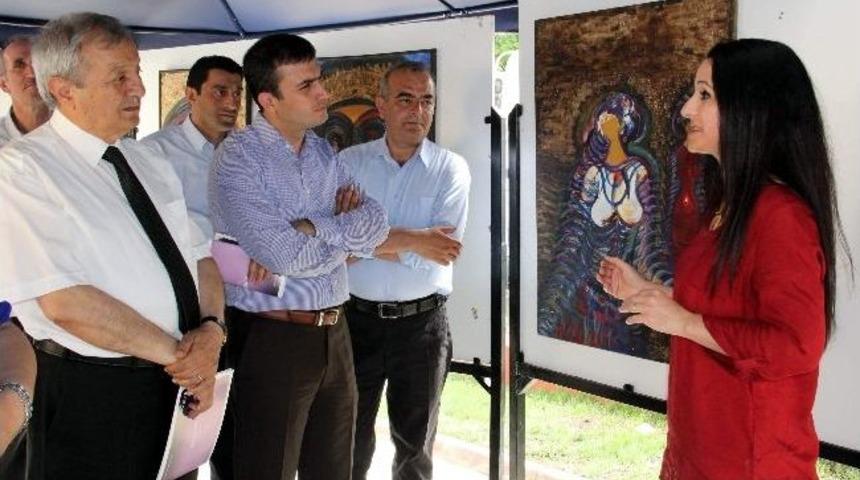 Ressam &Ouml;zmen: "kadınlar Zengin Bir D&uuml;nyaya Sahip"