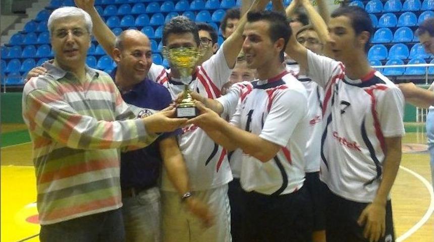 Kurumlar Arası Voleybol Turnuvası&rsquo;nın Şampiyonu S&uuml;leyman Demirel Fen Lisesi