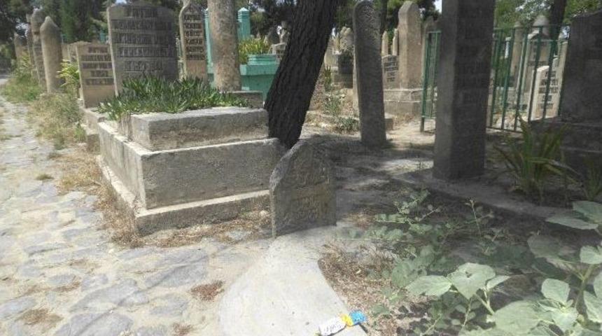 Mezarlıkta Utandıran G&ouml;r&uuml;nt&uuml;