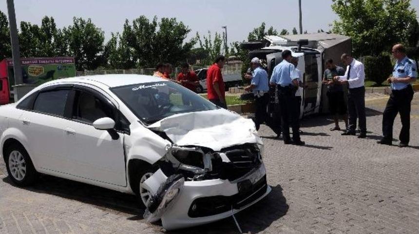 &Ccedil;arpışma Sonucu Takla Atan Ara&ccedil;ta İki Kişi Yaralandı