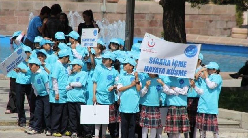 Erzurum&rsquo;da &ldquo;d&uuml;nya T&uuml;t&uuml;ns&uuml;z G&uuml;n&uuml;&rdquo; Y&uuml;r&uuml;y&uuml;ş&uuml;