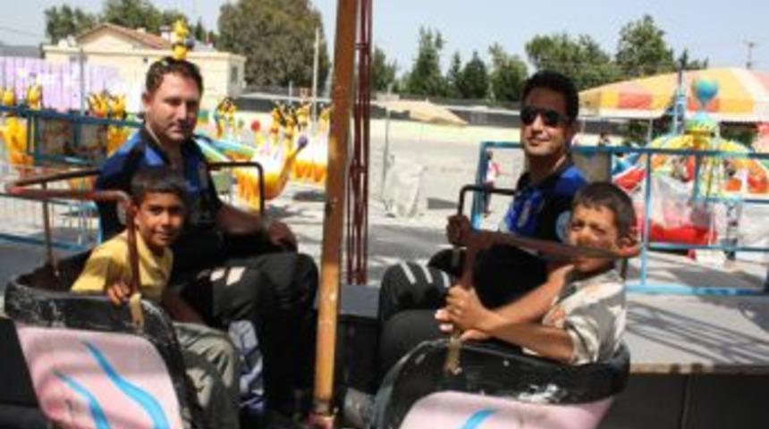 Tarım Iş&ccedil;ilerinin &Ccedil;ocukları Ilk Kez Lunaparka Gitti