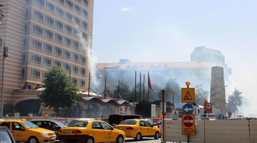 Polisin M&uuml;dahale Ettiği G&ouml;stericiler Otele Sığındı