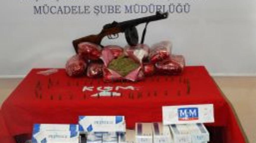 Kayseri Polisinden Esrar, Sentetik Hap, Silah, Ka&ccedil;ak Yağ Ve Sigara Operasyonu