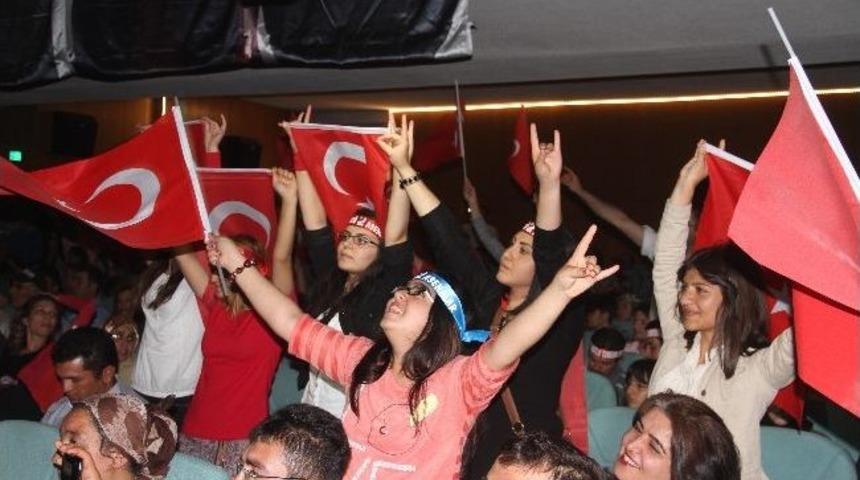 Nevşehir&rsquo;de &Uuml;lk&uuml;c&uuml;ler Ali Kınık Konserinde Buluştu