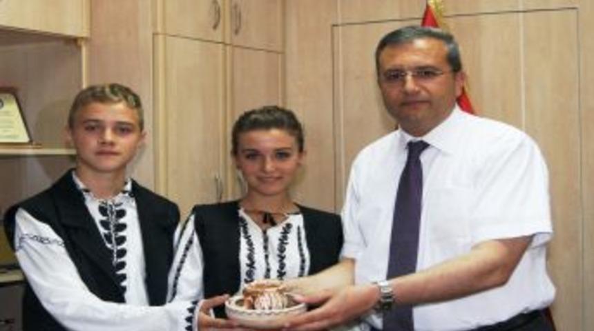 D&uuml;nya &Ccedil;ocukları Gaziantep Milli Eğitim M&uuml;d&uuml;r&uuml;n&uuml; Ziyaret Etti