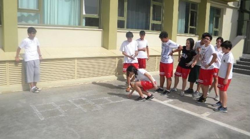 &Uuml;lkem Koleji&rsquo;nden &lsquo;sokakların Dili Olsa&rsquo; Projesi