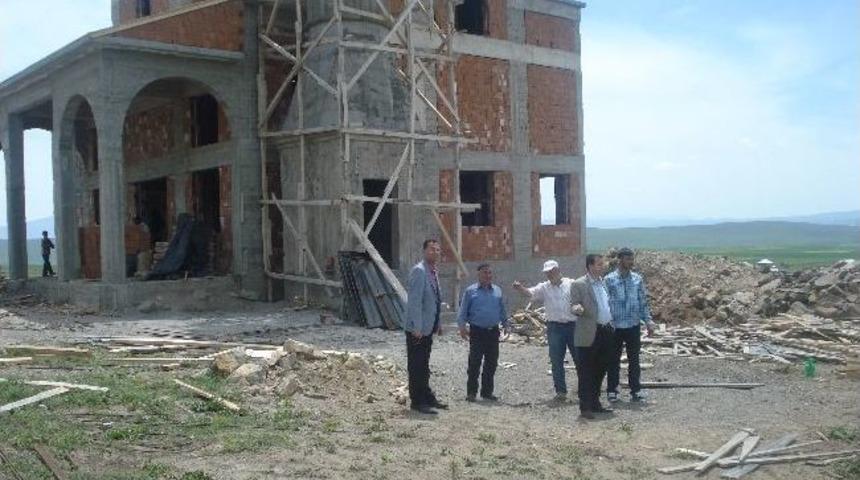 Kaymakam G&ouml;r&uuml;kmez Cami İnşaatını İnceledi