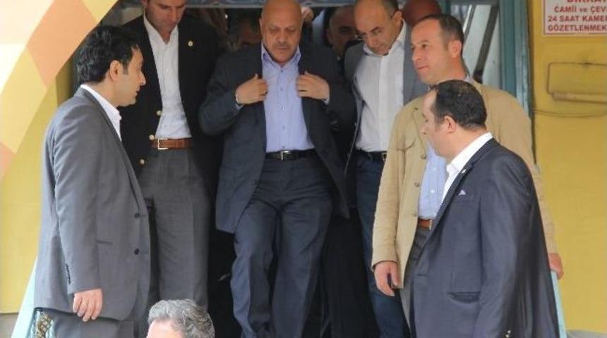 Akil İnsanları Protesto Eden Gruba Polis M&uuml;dahalesi