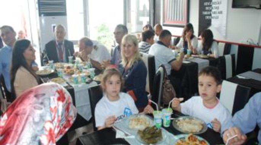 BJK Taraftarları Derneği L&ouml;semili &Ccedil;ocukları Ağırladı