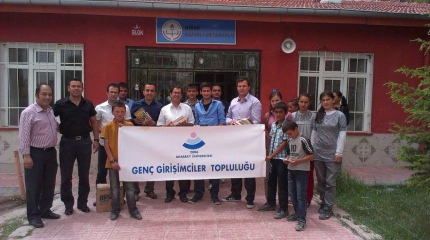 Aksaray &Uuml;niversitesi &Ouml;ğrencilerinden &Ouml;rnek Davranış