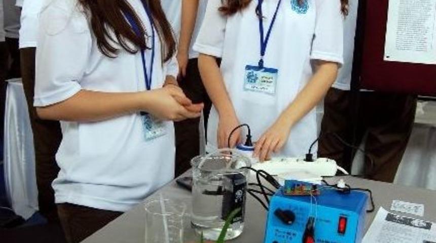 Liseli Dahiler Fuarda Buluşlarını Sergiledi