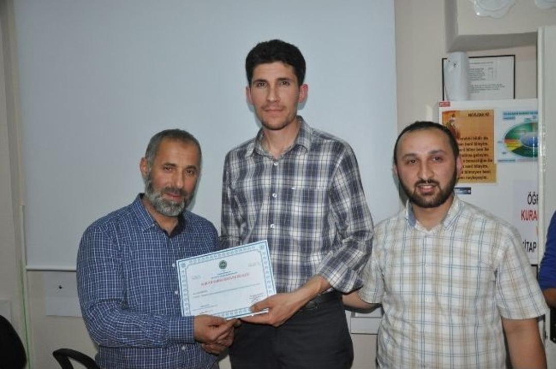 (&ouml;zel Haber) 66 Yaşında Kur&rsquo;an-ı Kerim Okumayı &Ouml;ğrenip Belge Aldı