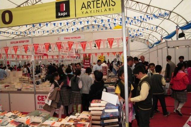 Kitap Fuarı Son Gününde Ziyaretçi Akınına Uğradı