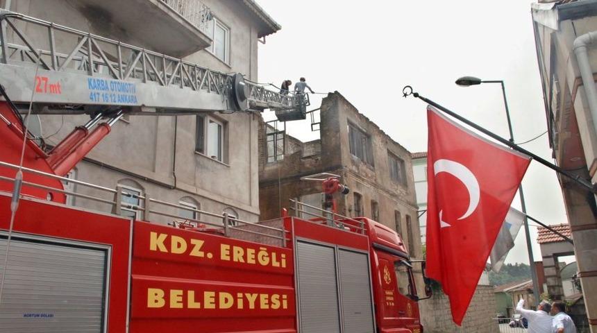 150 Yıllık Bina 'tehlike' Oluşturduğu Gerek&ccedil;esiyle Yıkıldı