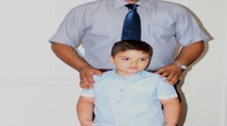 Sigarayı Bıraktıran &Ccedil;ocuğuyla Başarı Belgesini Aldı