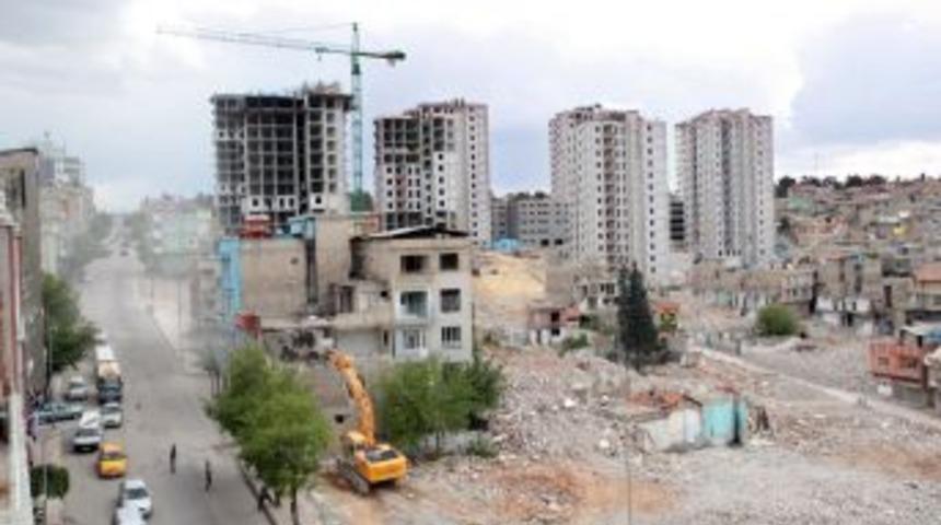 Kentsel D&ouml;n&uuml;ş&uuml;mle Yıkım Yapılan Şahinbey'de Modern Konutlar Da Y&uuml;kseliyor