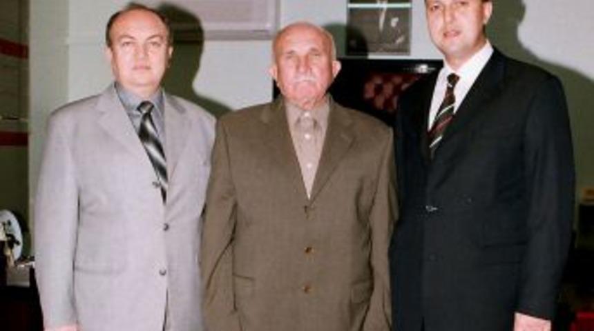 Hacı Akif K&uuml;&ccedil;&uuml;kbay &Ouml;l&uuml;m&uuml;n&uuml;n Dokuzuncu Yıld&ouml;n&uuml;m&uuml;nde Anılıyor