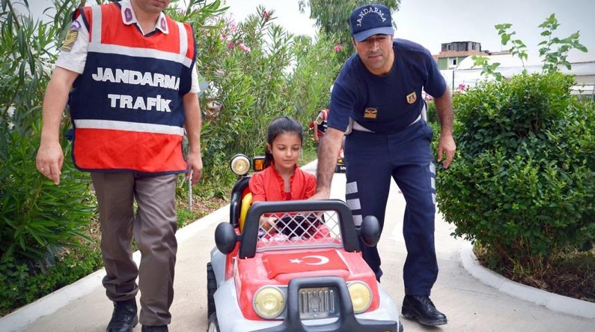 Jandarmadan &Ouml;ğrencilere Uygulamalı Trafik Eğitimi