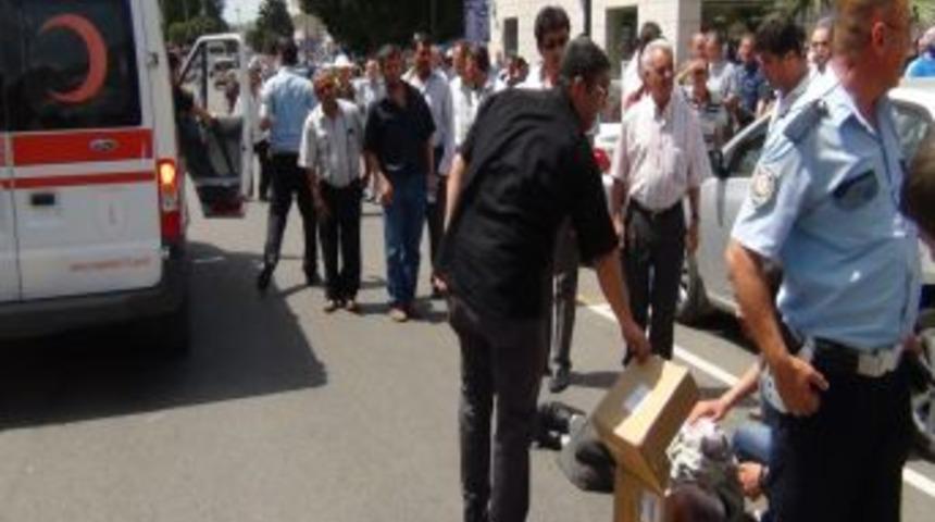 Yaşlı Adam Kazada Yaralandı, Meraklı Vatandaş Polisle Tartıştı