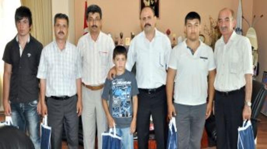 Başarılı G&uuml;reş&ccedil;ilerden Belediyeye Ziyaret