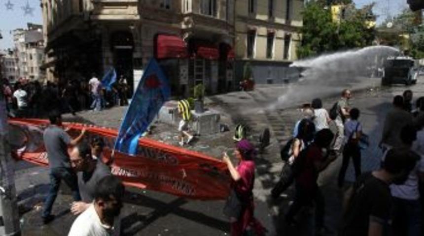 Taksim Meydanı Polis M&uuml;dahalesiyle Savaş Alanına D&ouml;nd&uuml;