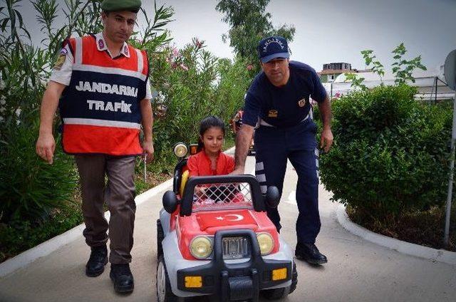 Adana’da Minik Öğrencilere Trafik Eğitimi 1
