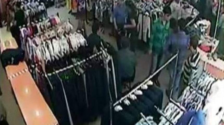 G&uuml;venlik Kamerasına Takılan Hırsızlar Polisten Ka&ccedil;amadı