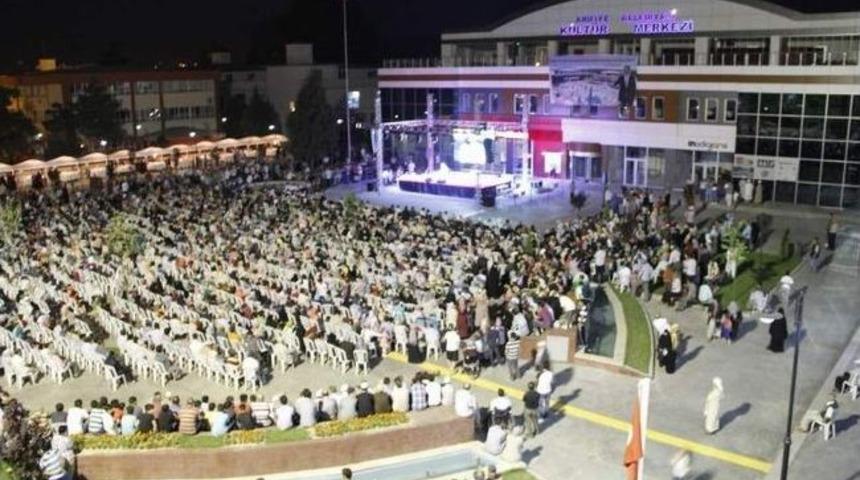 Arifiye Kent Meydanında D&uuml;zenlenen Sosyal Etkinlikler T&uuml;m Hızıyla S&uuml;r&uuml;yor