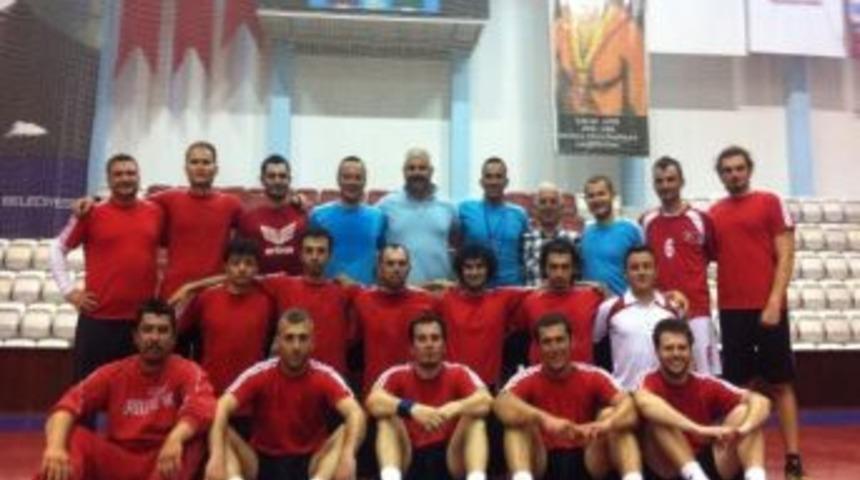 İşitme Engelli Hentbolcular, Deaf Olimpiyat Hazırlıklarını İzmir&rsquo;de S&uuml;rd&uuml;r&uuml;yor