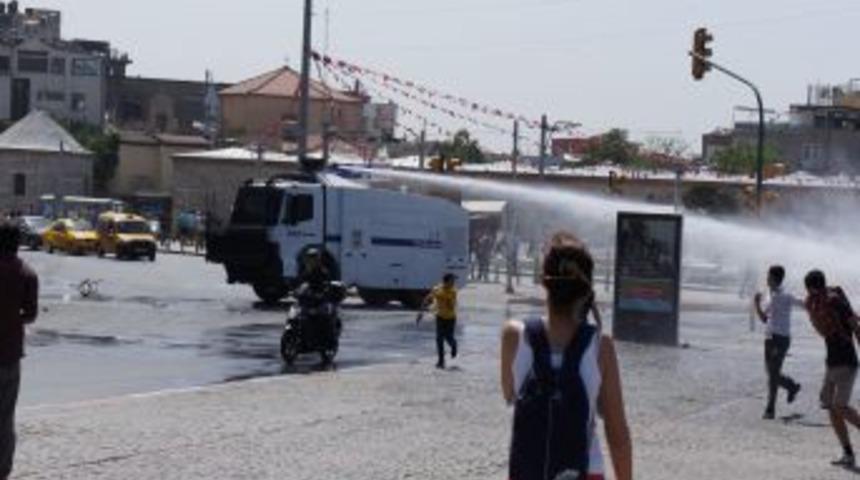 CHP'li Tekin'den Polise 'gaz' Tepkisi