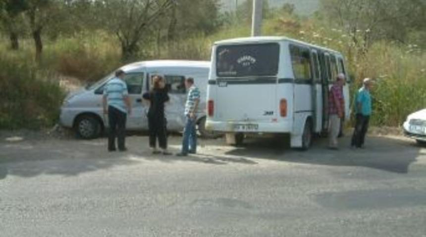 Burhaniye&rsquo;de Keşfe Giden Minib&uuml;s Kaza Yaptı
