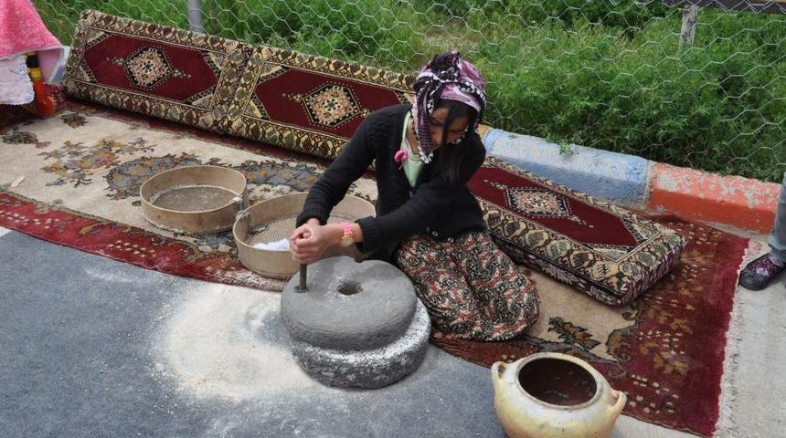 Doğansu YBO'lu Kız &Ouml;ğrencilerden Yıl Sonu Sergisi