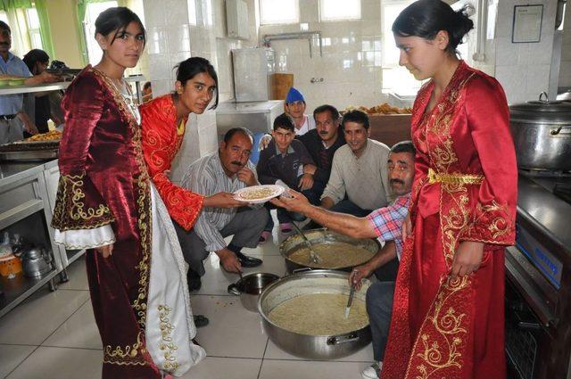 Doğansu YBO'lu Kız Öğrencilerden Yıl Sonu Sergisi