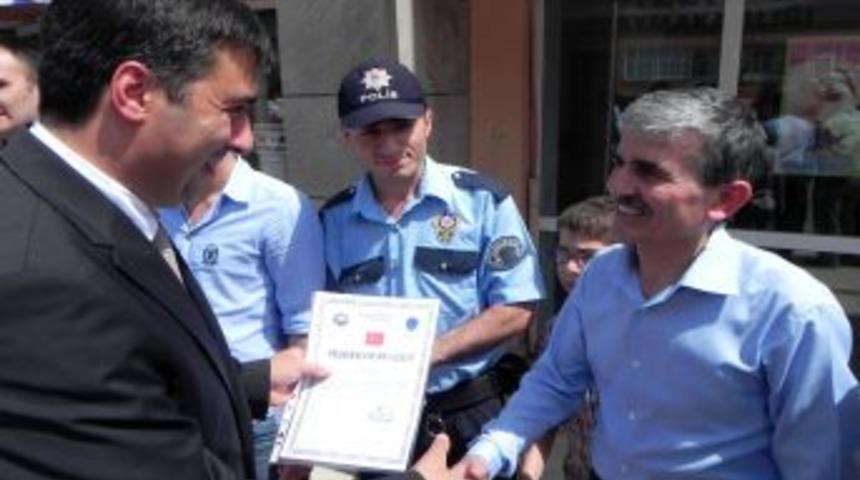 D&uuml;nya Sigarasızlık G&uuml;n&uuml;'nde Sigarayı Bırakanlara &Ouml;d&uuml;l Verildi