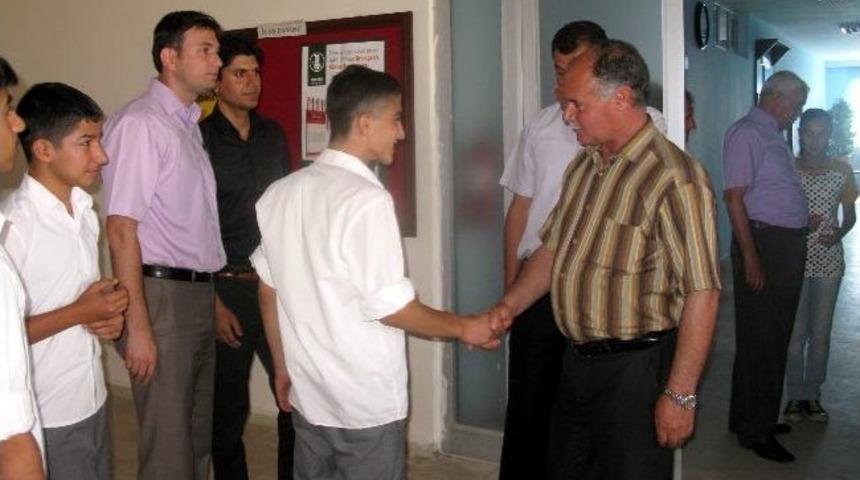 Milli Eğitim M&uuml;d&uuml;r&uuml; G&uuml;ndeş Bilgi Yarışmasında Dereceye Giren &Ouml;ğrencileri Kutladı