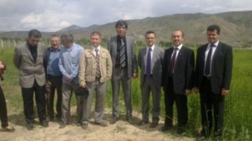 Kağızman&rsquo;da  meyve bah&ccedil;eleri yetkili firmadan teslim alındı