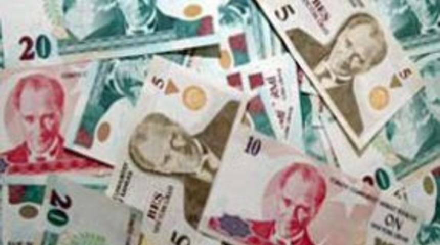 Yolda bulduğu parayı belediyeye tesli etti