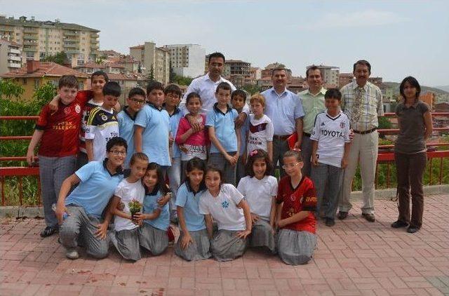 Korkuluklar &Ccedil;ocuklar Tarafından &Ccedil;i&ccedil;eklendirildi 2